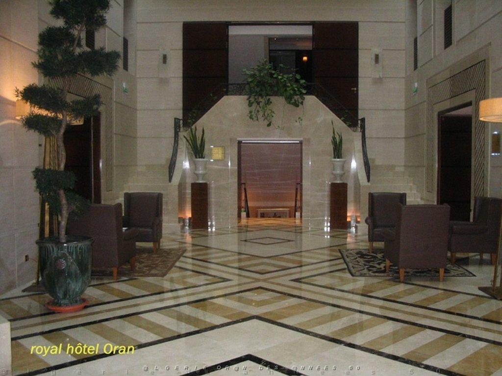 ORAN MAI 2008 2773 royal hotel oran.jpg